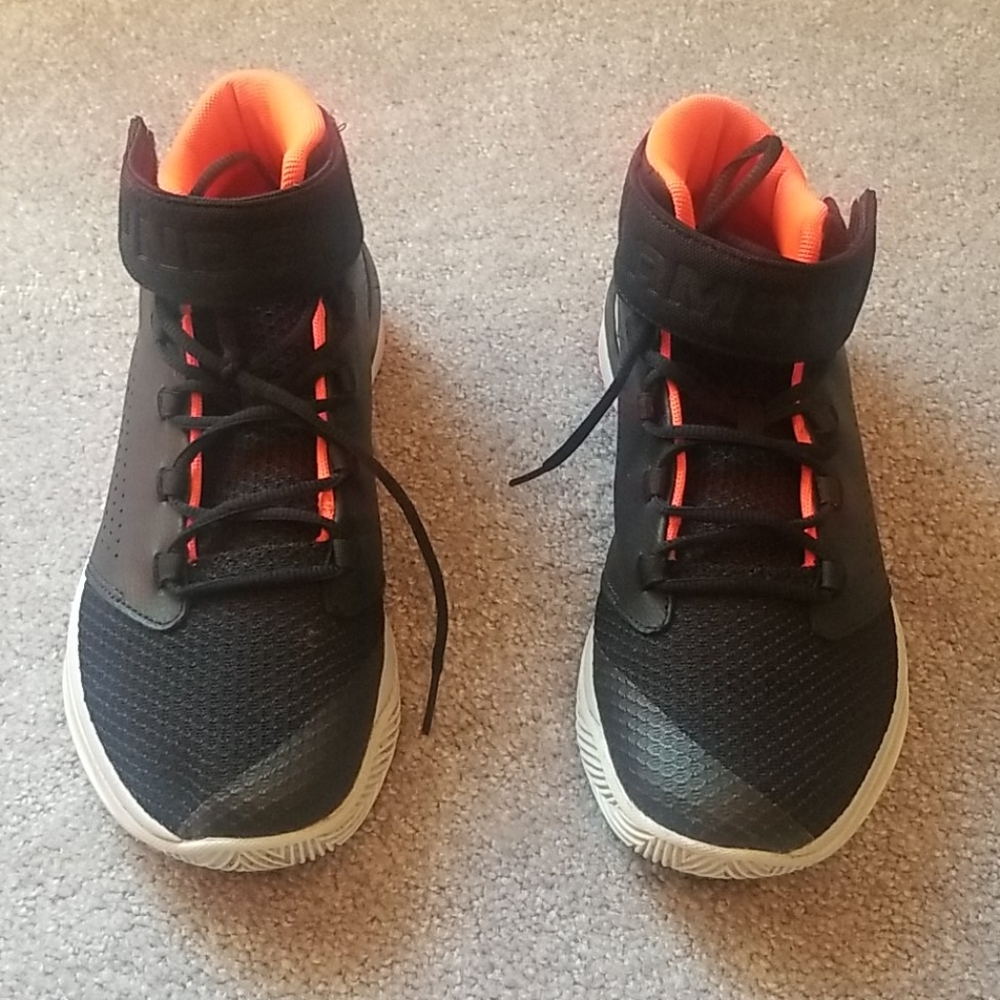 Under armour shoes for boys